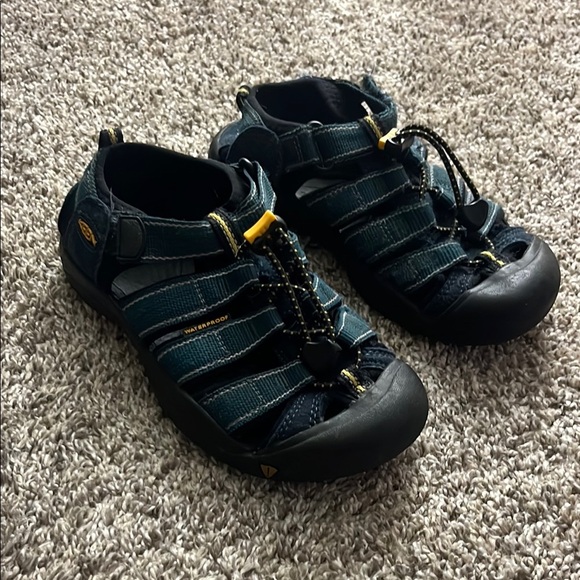 Keen big Kids' Newport H2 teal and black outdoor sandal size 2 - Picture 1 of 14